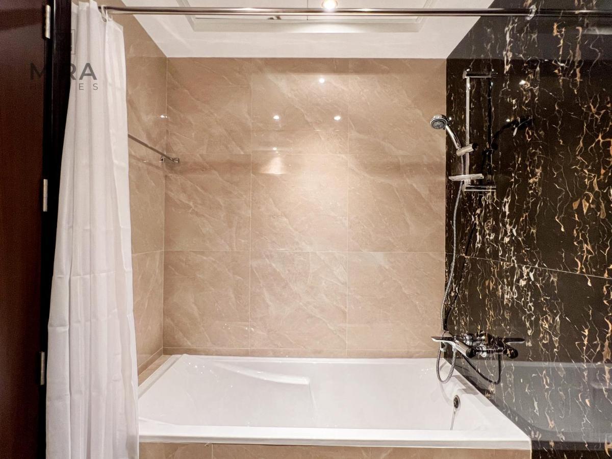 Mira Holiday Homes - Lovely Studio With Burj Khalifa View Dubai Buitenkant foto
