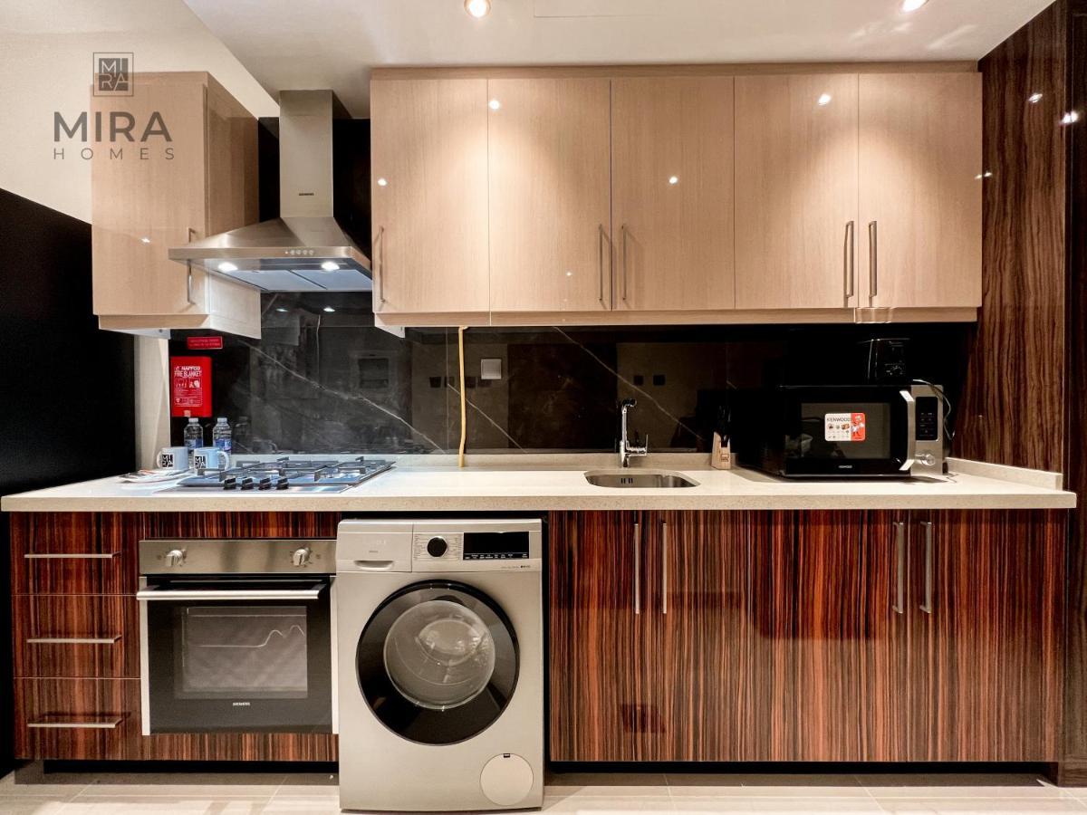 Mira Holiday Homes - Lovely Studio With Burj Khalifa View Dubai Buitenkant foto