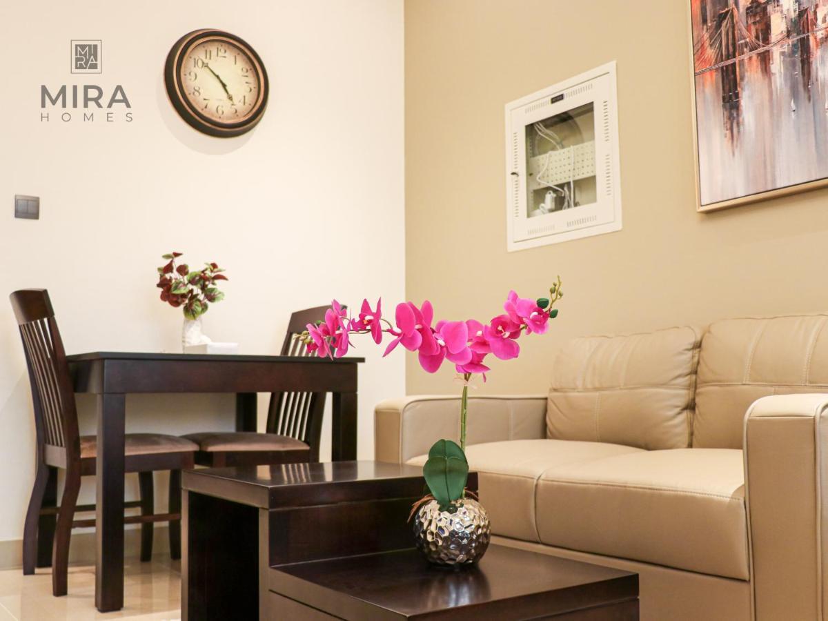 Mira Holiday Homes - Lovely Studio With Burj Khalifa View Dubai Buitenkant foto